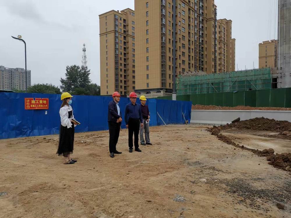 集團董事長孔德穩(wěn)趕赴新十八大街項目施工現(xiàn)場、王水生產(chǎn)基地視察工作