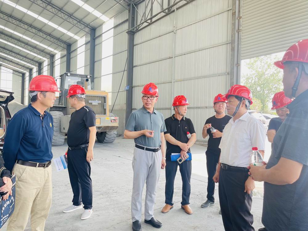 信陽市公路事業(yè)發(fā)展中心、信陽市公路局、107國道建設工程指揮部、中國中冶信陽項目部等單位蒞臨河南永和建設集團檢查指導工作