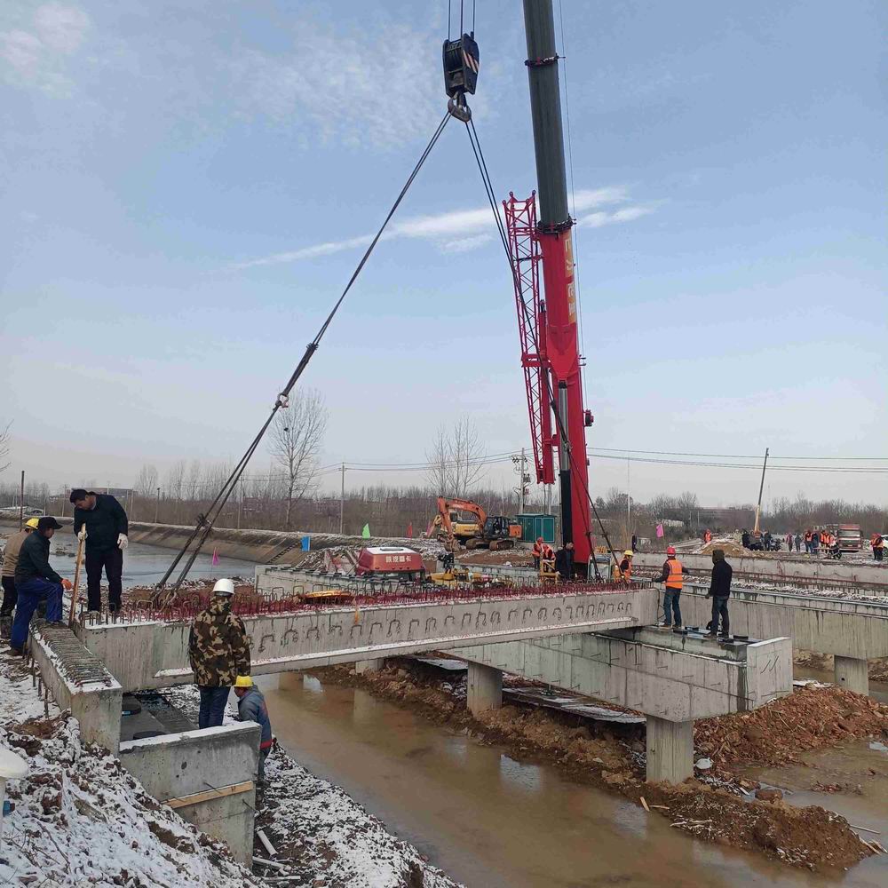 雷山匠谷三橋三路項(xiàng)目之萬戶街架梁施工